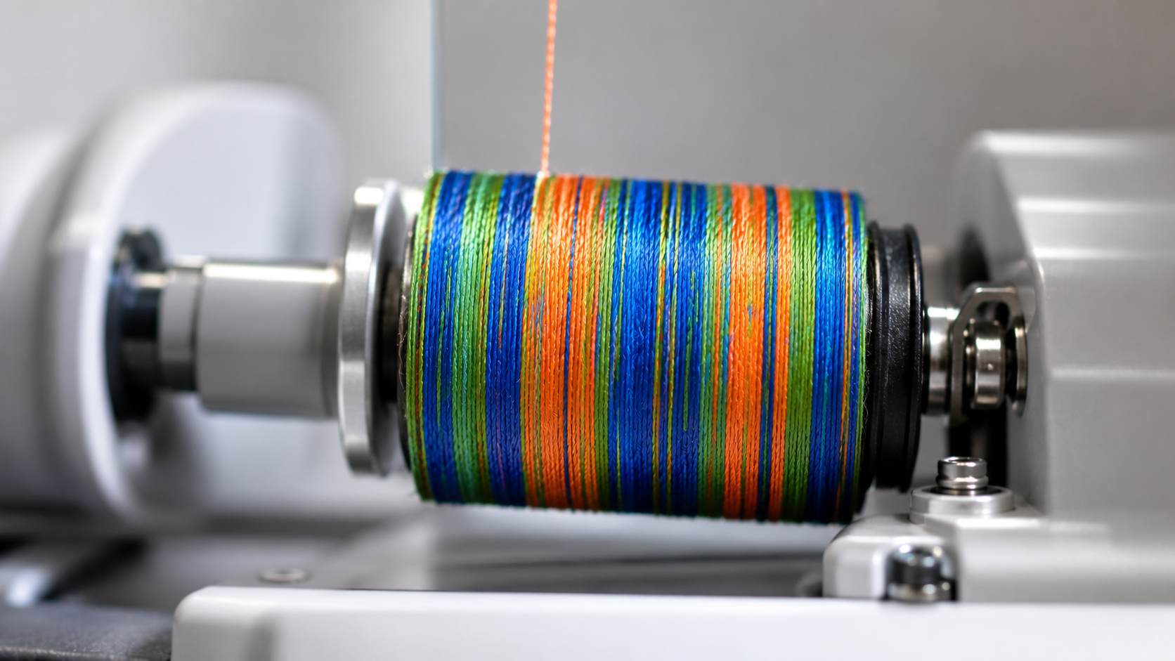 Thread Winder wickelt individuell gefärbtes Stickgarn mit Streifeneffekt auf Spule – Printerado Fürth